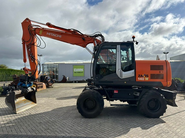 Hitachi ZX140W-3 With Rototilt