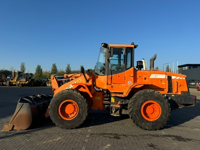 Doosan DL200