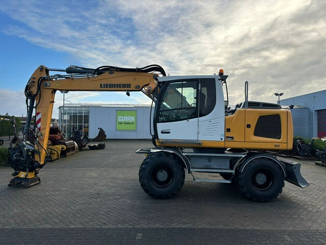 Liebherr A916 With Engcon